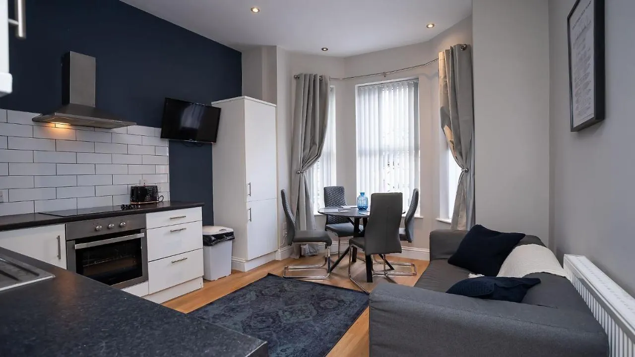 2 Bdr & 1 Bdr Apartments At Queens Uni By Belfast City Breaks