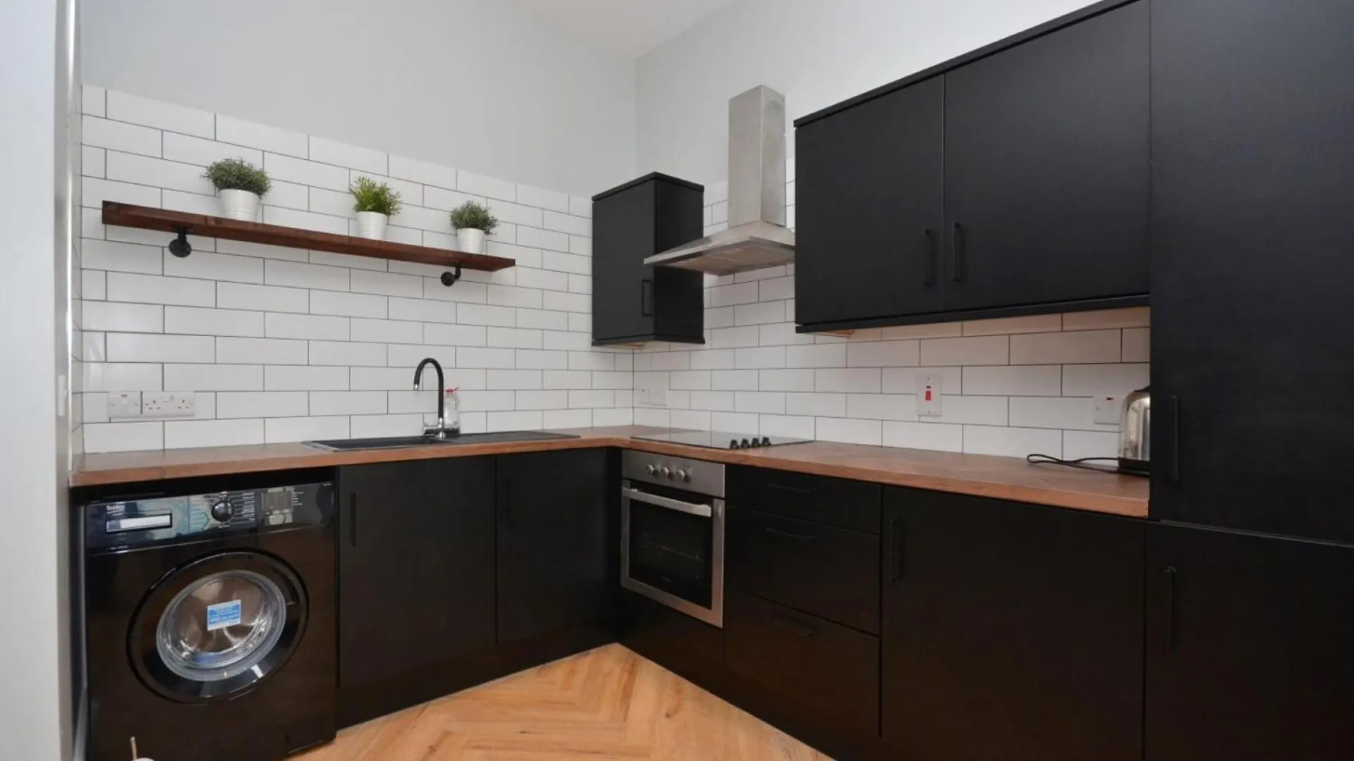 2 Bdr & 1 Bdr Apartments At Queens Uni By Belfast City Breaks