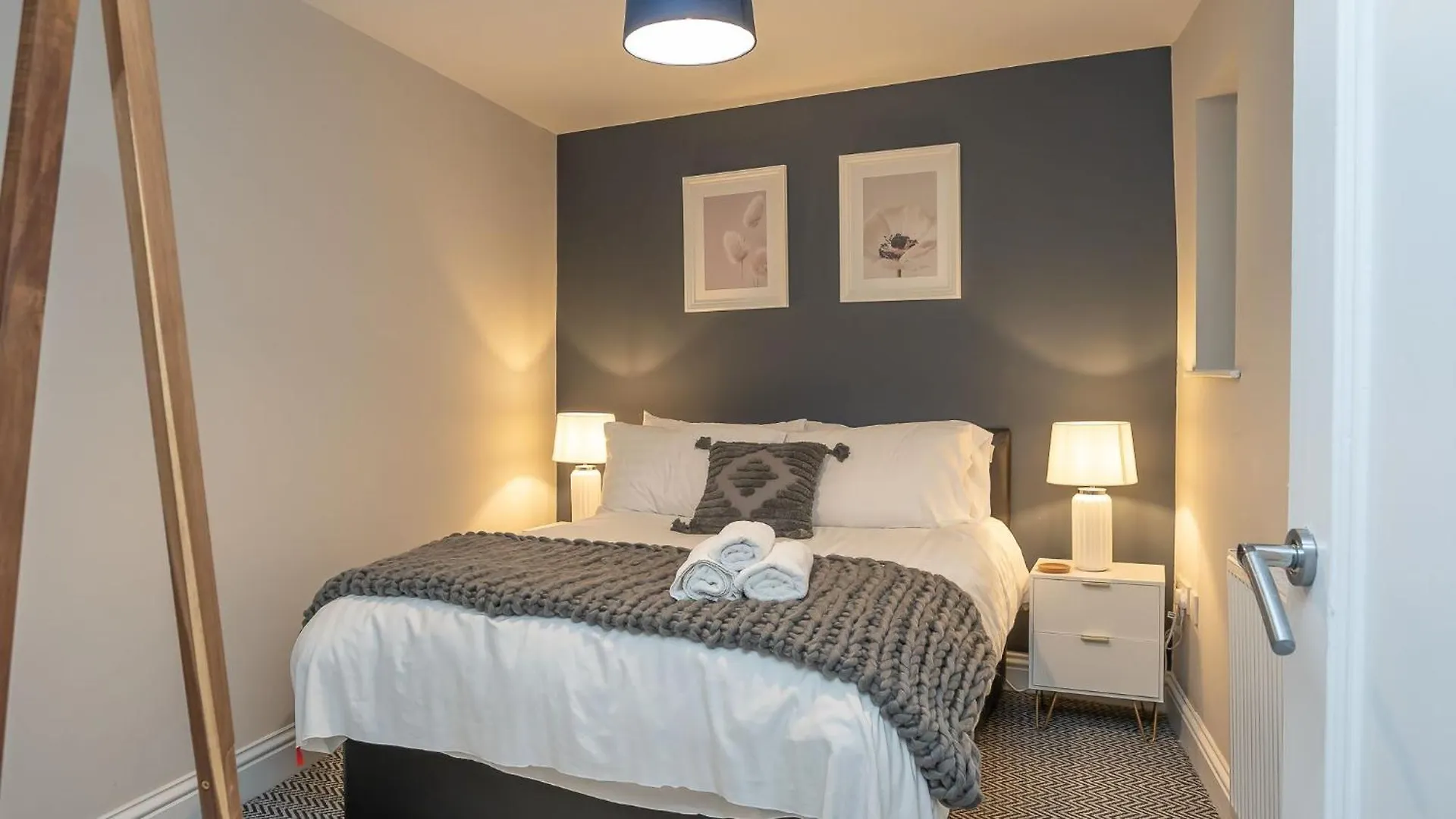 2 Bdr & 1 Bdr Apartments At Queens Uni By Belfast City Breaks