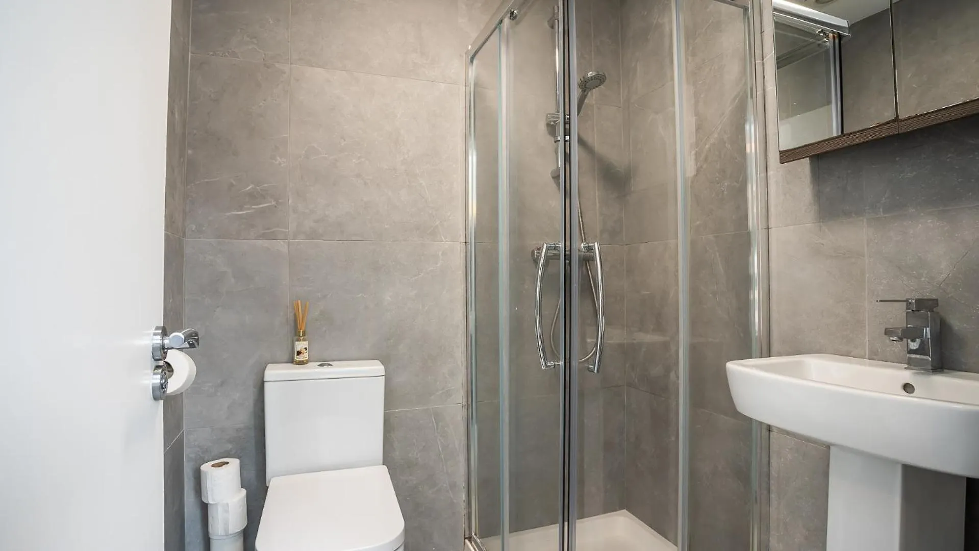 2 Bdr & 1 Bdr Apartments At Queens Uni By Belfast City Breaks 0*,  Ηνωμένο Βασίλειο