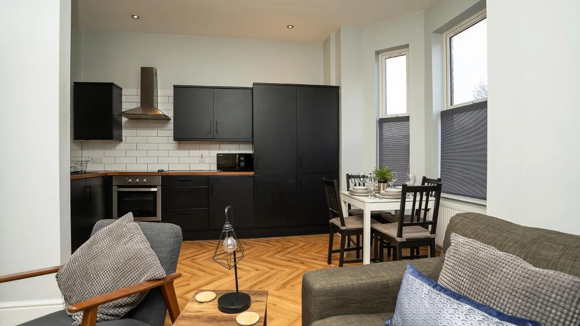 2 Bdr & 1 Bdr Apartments At Queens Uni By Belfast City Breaks