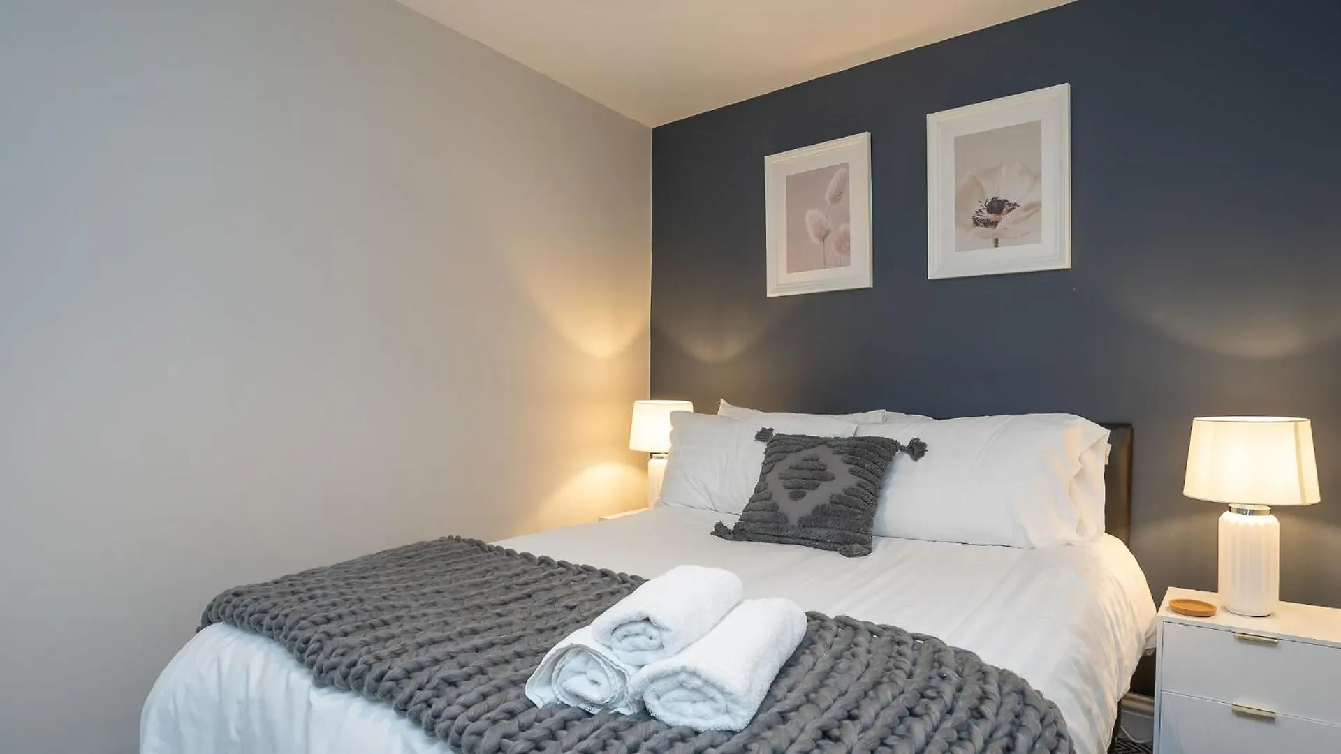 2 Bdr & 1 Bdr Apartments At Queens Uni By Belfast City Breaks 0*,  Ηνωμένο Βασίλειο