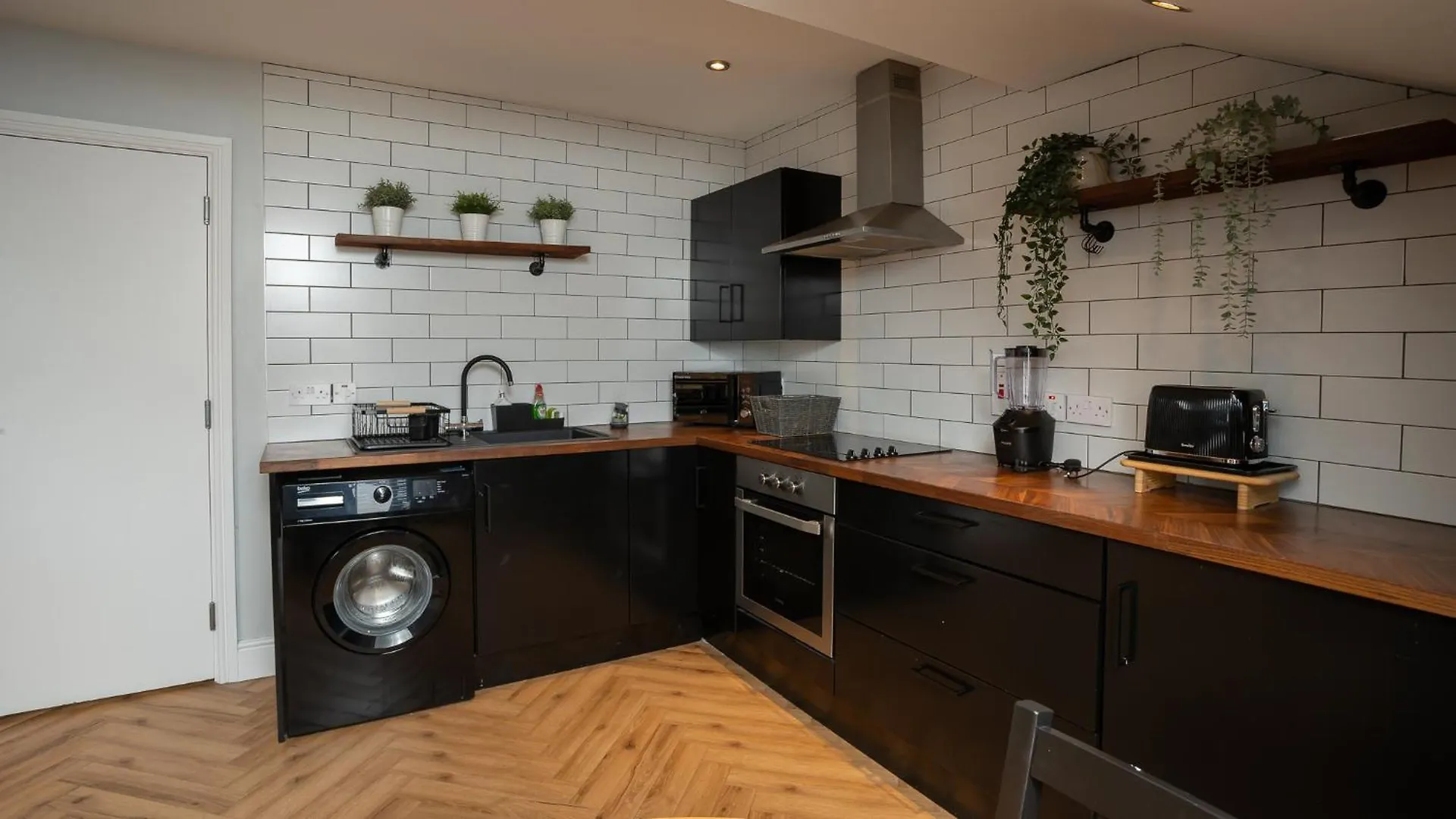 2 Bdr & 1 Bdr Apartments At Queens Uni By Belfast City Breaks