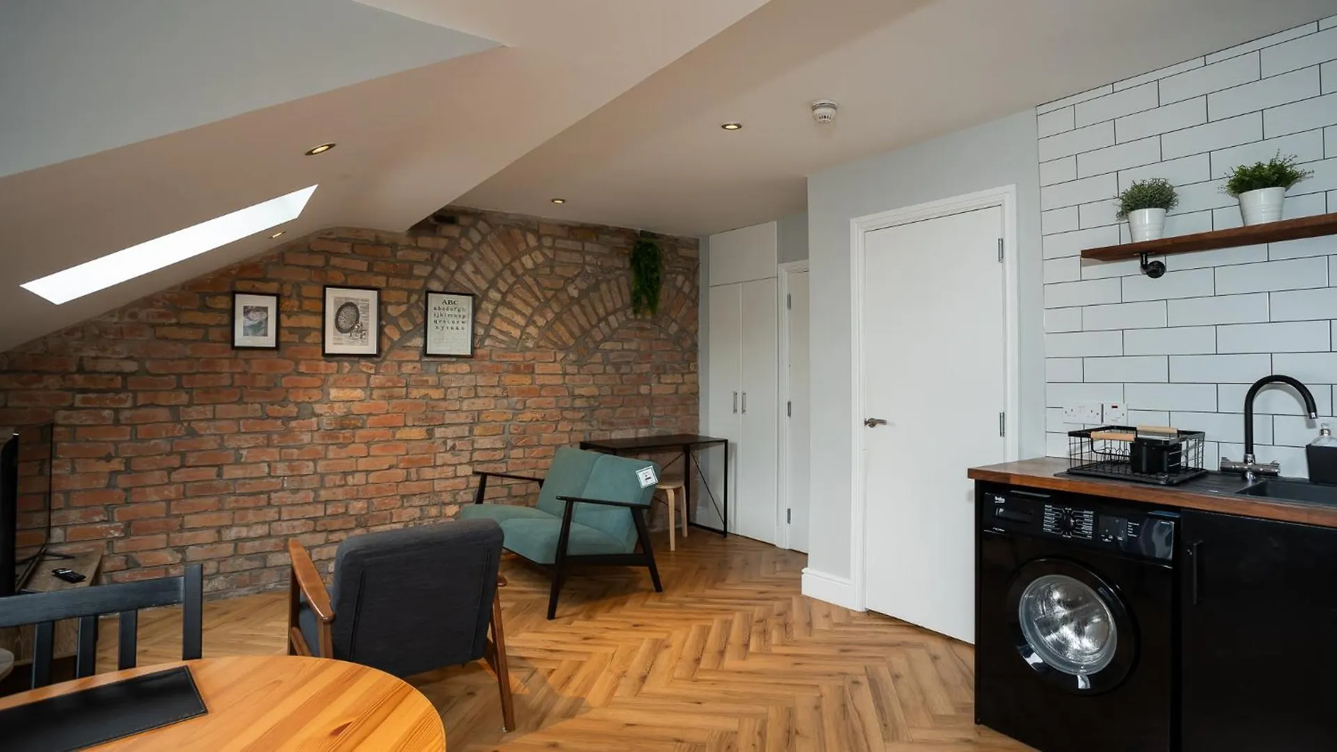2 Bdr & 1 Bdr Apartments At Queens Uni By Belfast City Breaks