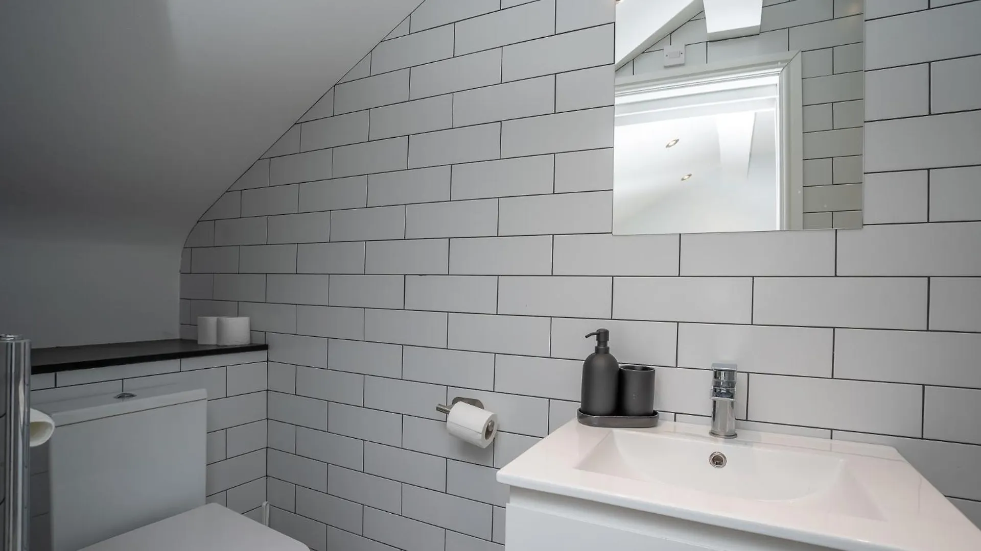 2 Bdr & 1 Bdr Apartments At Queens Uni By Belfast City Breaks