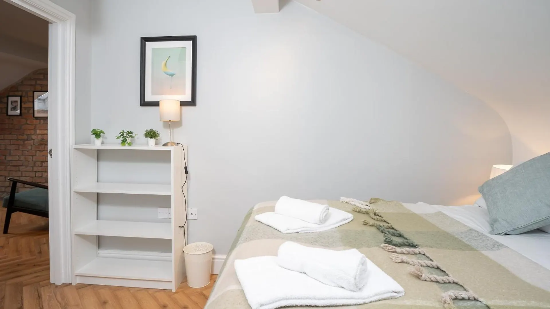 2 Bdr & 1 Bdr Apartments At Queens Uni By Belfast City Breaks