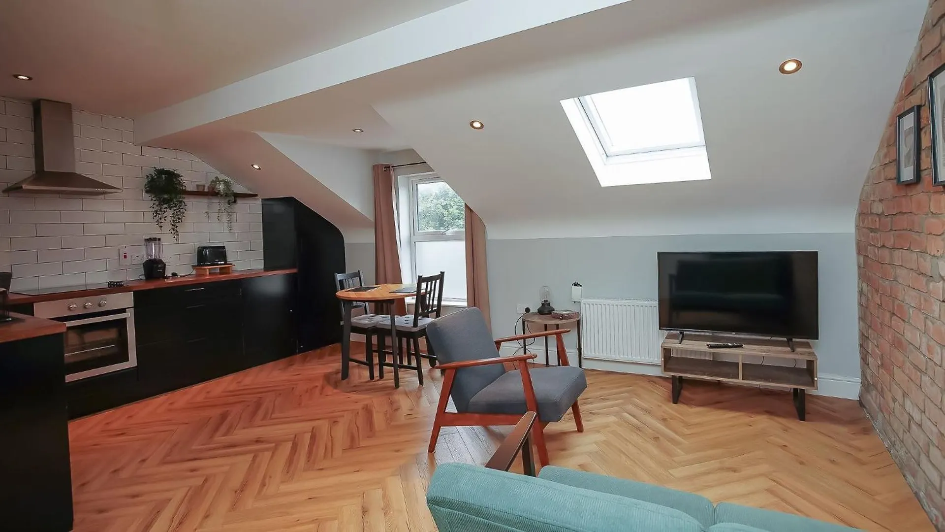 2 Bdr & 1 Bdr Apartments At Queens Uni By Belfast City Breaks