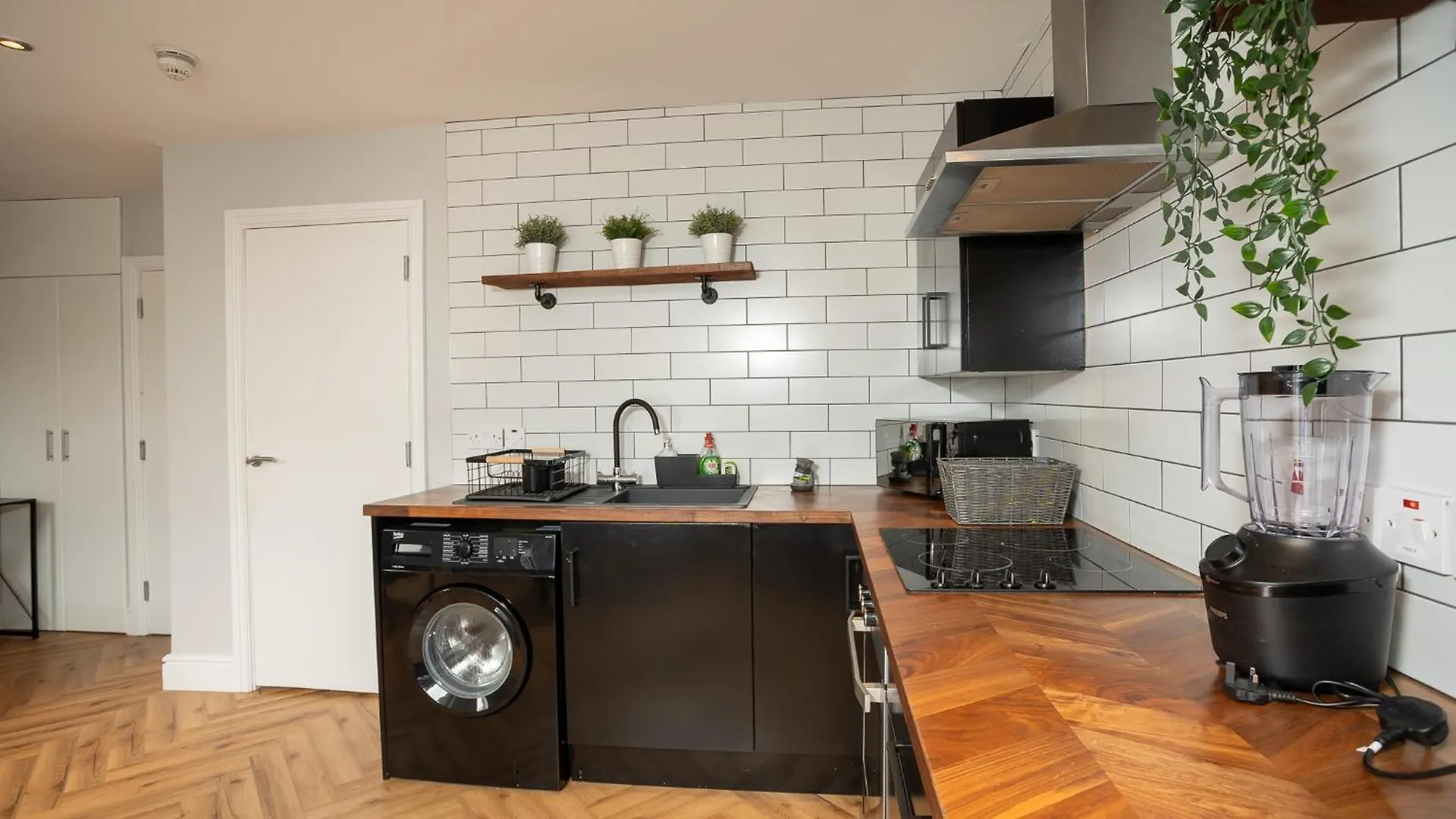 2 Bdr & 1 Bdr Apartments At Queens Uni By Belfast City Breaks 0*,